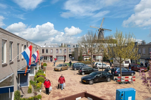 CHARLOTTE BOGAERT | Koninklijke Wegen |  Woerden, Willem-Alexanderhof, 27 april 2012, 11:56-12:23 uur