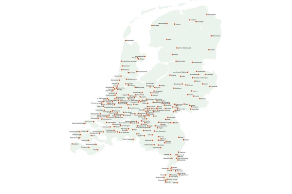 CHARLOTTE BOGAERT | Koninklijke Wegen |  In Nederland is 9.399 meter water en 75571 meter staat genoemd naar Willem-Alexander